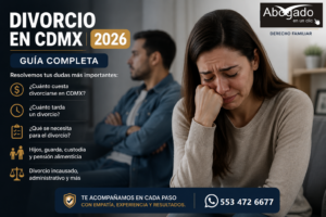 Mujer llorando en primer plano durante un divorcio en CDMX mientras su esposo aparece distante al fondo en un ambiente tenso y emocional.